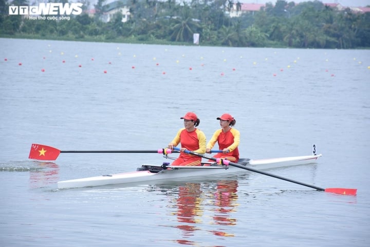 Các VĐV rowing Việt Nam xuất trận.