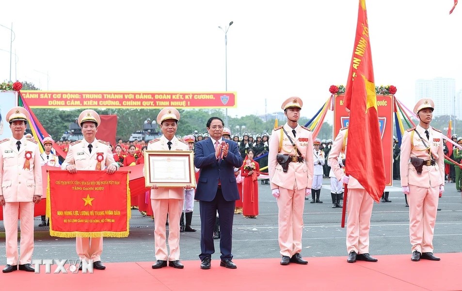 Thủ tướng Phạm Minh Chính dự Lễ kỷ niệm 50 năm Ngày truyền thống lực lượng Cảnh sát cơ động - Ảnh 3.