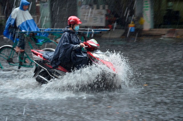 Bắc Bộ là tâm điểm mưa lớn, nguy cơ rất cao lũ quét và ngập úng- Ảnh 2.