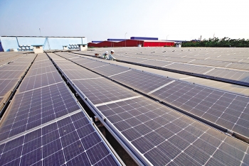 Khai thác điện mặt trời mái nhà trong khu công nghiệp