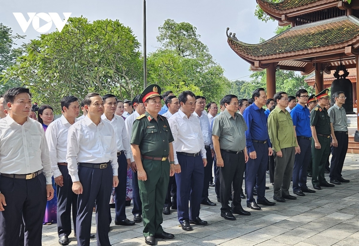 Thủ tướng thăm thương binh, gia đình liệt sĩ tại Thái Nguyên