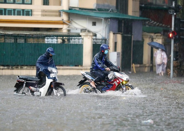 Từ chiều tối nay, miền Bắc bước v&agrave;o đợt mưa rất lớn ảnh 1