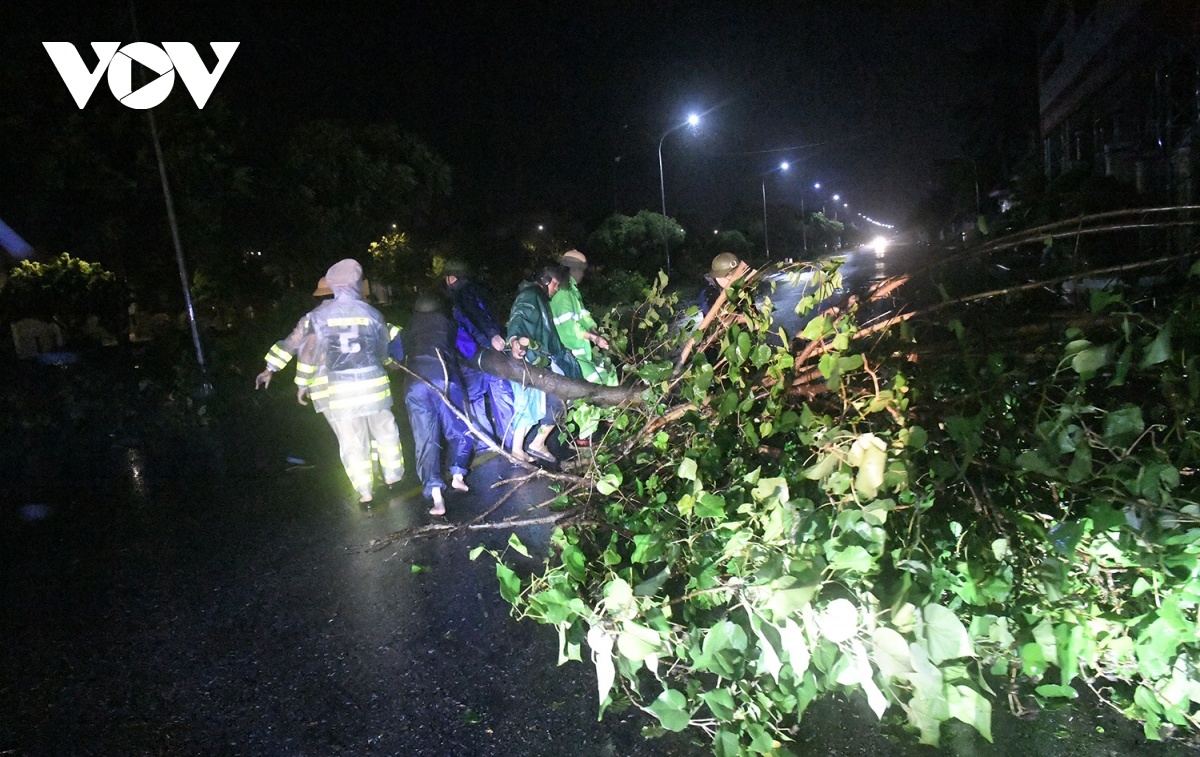 Thời tiết hôm nay 8/9: Ảnh hưởng bão số 3, đề phòng mưa lớn, lốc, sét và gió giật mạnh