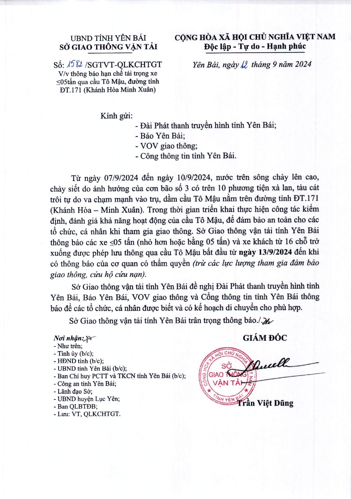 Các xe dưới 5 tấn và xe khách từ 16 chỗ trở xuống được phép lưu thông qua cầu Tô Mậu (huyện Lục Yên)