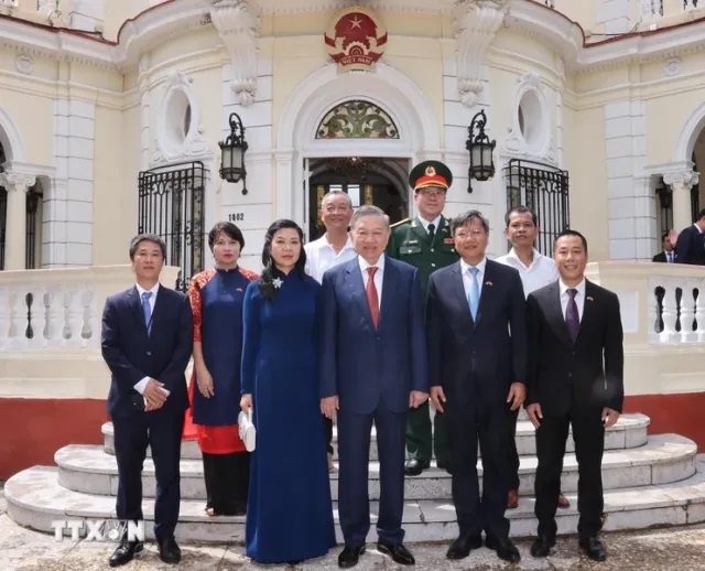 Tổng Bí thư, Chủ tịch nước Tô Lâm thăm Đại sứ quán và cộng đồng người Việt Nam tại Cuba