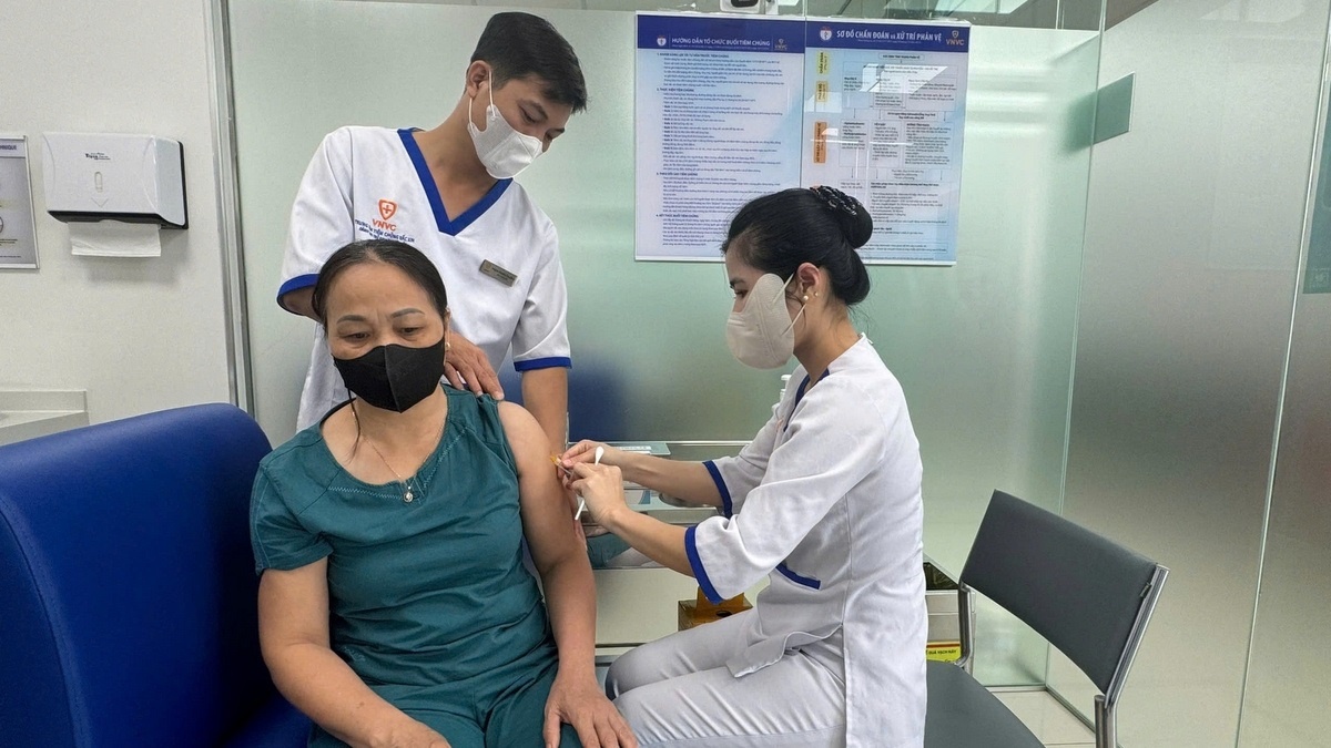 Nguy cơ sốt xuất huyết tăng cao, vaccine trở thành giải pháp chủ động