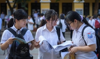 &quot;Bốc thăm môn thi thứ 3 để tránh học lệch chứng tỏ công tác quản lý còn yếu kém&quot;