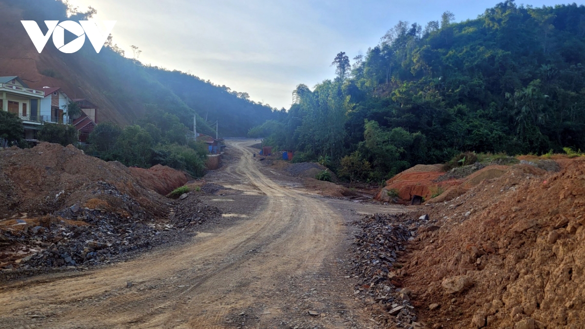 bac kan tim huong go kho thieu nguon cung vat lieu da xay dung hinh anh 1