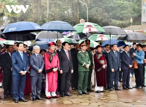 Chủ tịch nước Lương Cường dâng hương tưởng niệm các Vua Hùng
