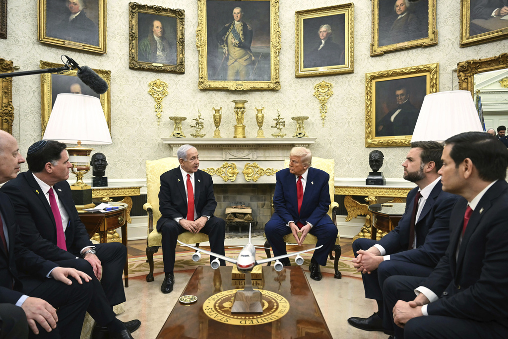 Tổng thống Donald Trump không dừng áp thuế nhưng hướng tới đàm phán với các nước - Ảnh 2.