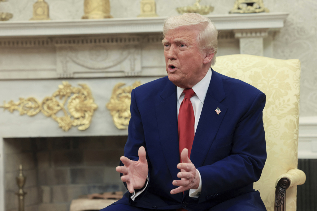 Tổng thống Donald Trump không dừng áp thuế nhưng hướng tới đàm phán với các nước - Ảnh 1.
