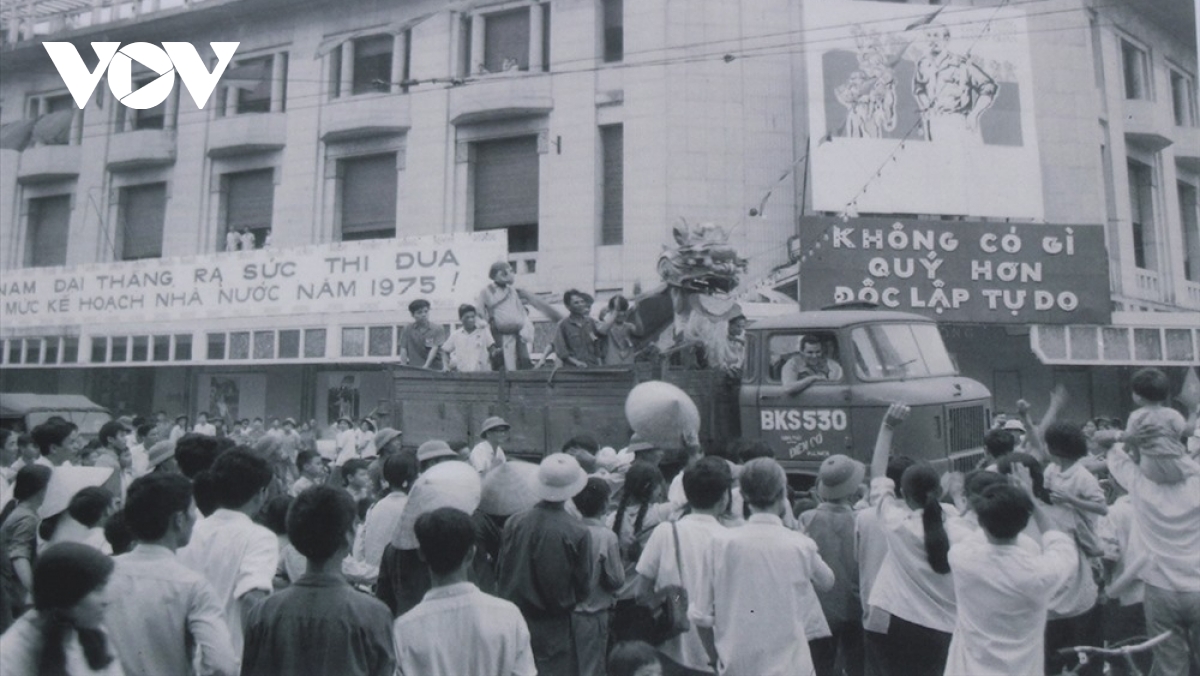xuc dong nghe lai bai binh luan cua Dai tieng noi viet nam ngay 30 4 1975 hinh anh 2