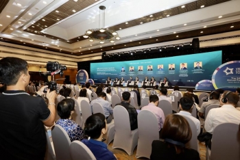 Thu hút vốn FDI: Việt Nam cần định vị là điểm đến của các ngành công nghệ cao như AI và bán dẫn