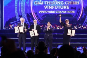 Ba nhà khoa học với công nghệ vaccine mRNA giành giải thưởng VinFuture trị giá 3 triệu USD