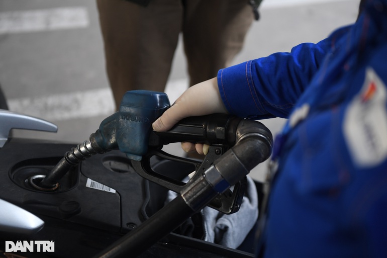 Giá xăng dầu lại đồng loạt tăng lần thứ 3 liên tiếp - 1