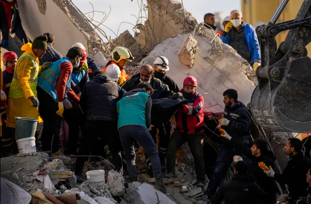 Động đất ở Thổ Nhĩ Kỳ - Syria: Số người thiệt mạng vượt 7.700 - Ảnh 2.