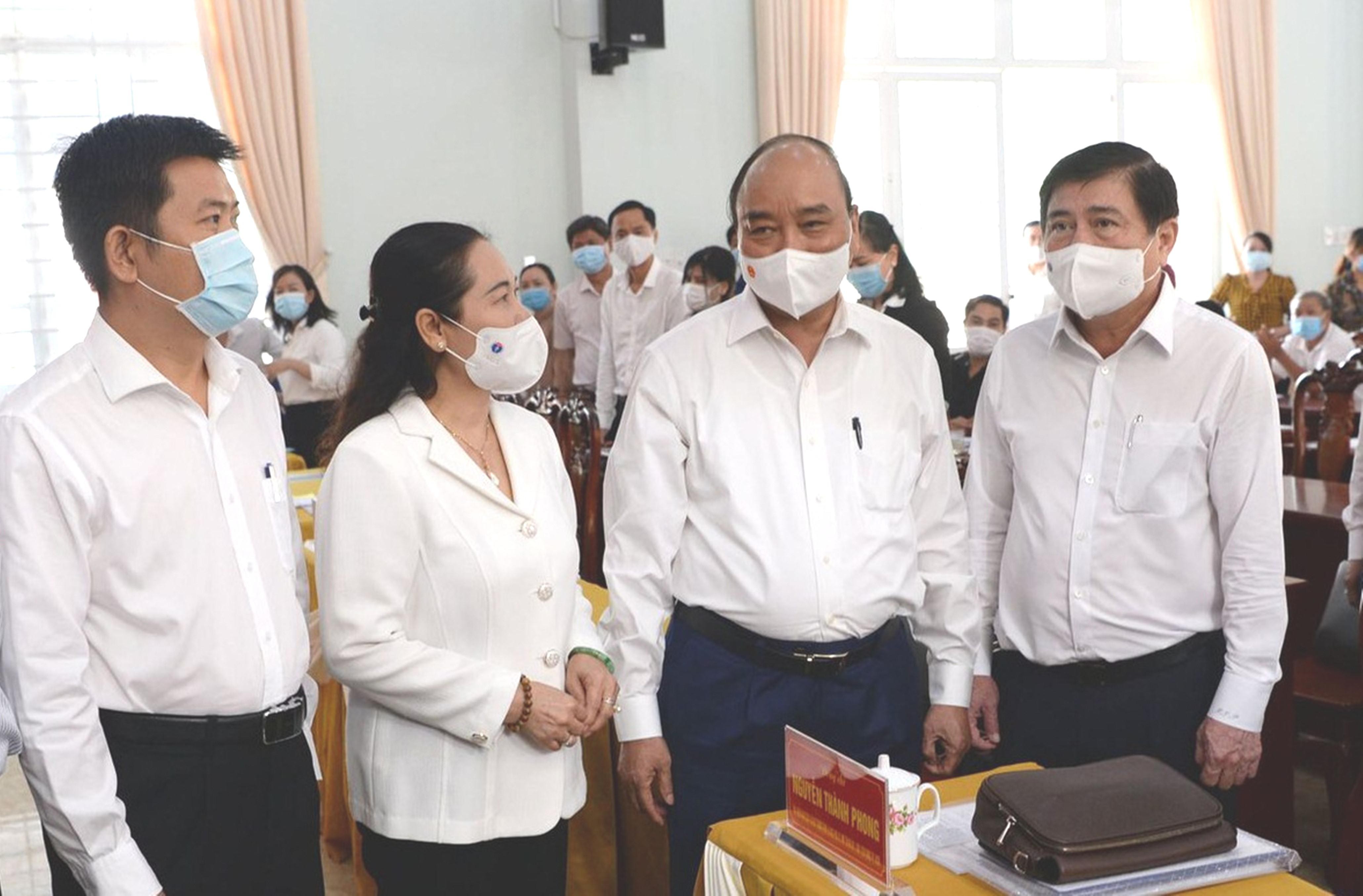 Chủ tịch nước Nguyễn Xuân Phúc tiếp xúc cử tri vận động bầu cử ảnh 1
