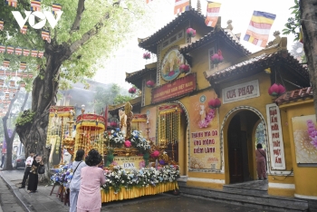 Hàng trăm phật tử dự Đại lễ Phật đản 2022 tại chùa Quán Sứ