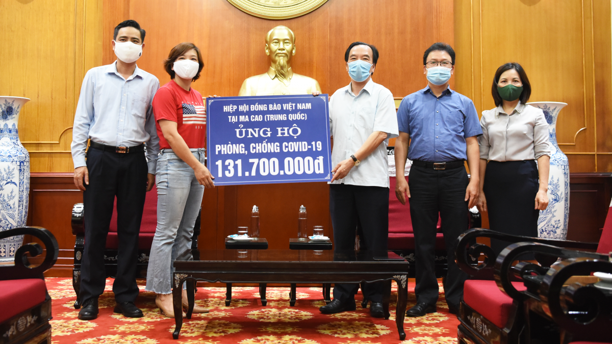 UBTƯ MTTQ Việt Nam tiếp nhận hơn 130 triệu tiền quyên góp từ Hiệp hội đồng bào Việt Nam tại Macao (Trung Quốc)