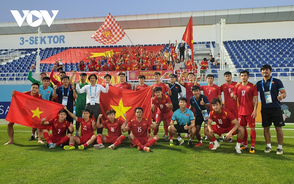 Tứ kết U23 châu Á 2022 là niềm tự hào của bóng đá Việt Nam. Hãy cùng xem lại những bức ảnh đầy cảm xúc và rực rỡ để tận hưởng lại niềm vui của mùa giải này.