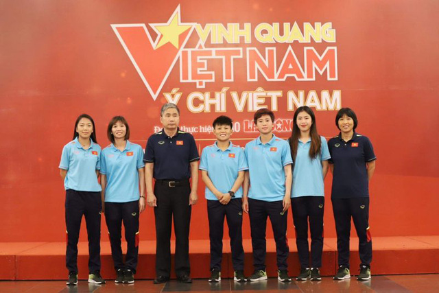 ĐT nữ Việt Nam được vinh danh tại chương trình Vinh quang Việt Nam năm 2023  - Ảnh 1.