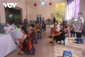 Người dân có nguy cơ cao mắc Covid-19 ở Hà Nội vui mừng vì được test PCR miễn phí