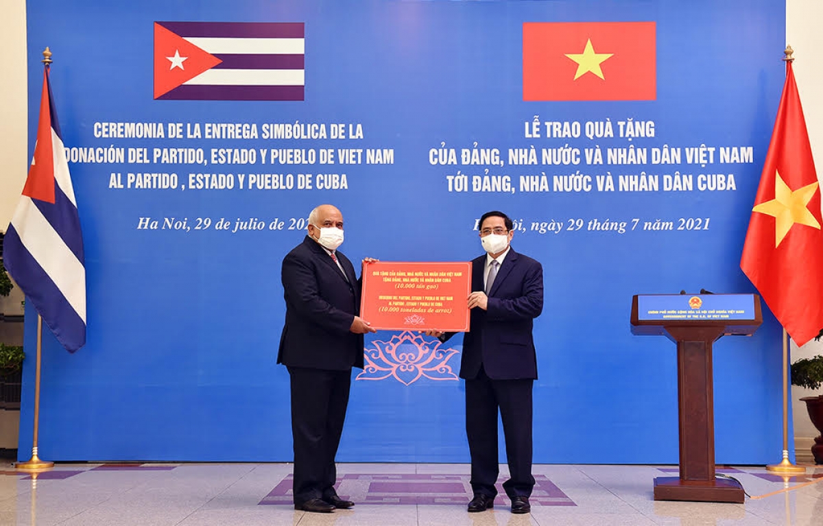 Tổng cộng 12.000 tấn gạo đã được Đảng, Nhà nước và nhân dân Việt Nam gửi đến hỗ trợ Cuba. 