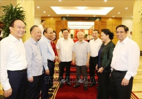 Bộ Chính trị xem xét phương án nhân sự Đại hội của Hà Nội và 19 Đảng bộ