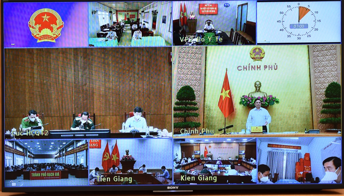 Thủ tướng họp trực tuyến kiểm tra công tác phòng chống dịch của 2 tỉnh Kiên Giang và Tiền Giang. (Ảnh: VGP)