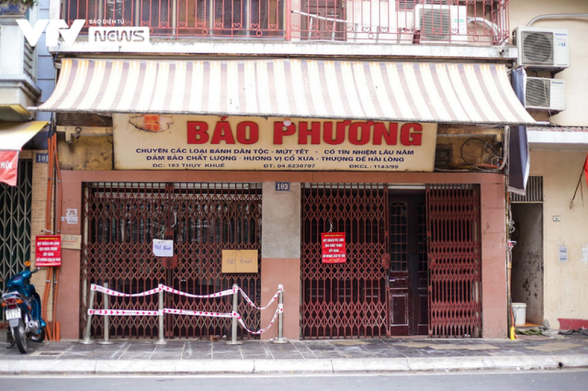 Cửa hàng bánh trung thu nổi tiếng Bảo Phương (Hà Nội) đang tạm thời phải đóng cửa vì chưa đảm bảo được quy định phòng, chống dịch. (Ảnh: VTV)