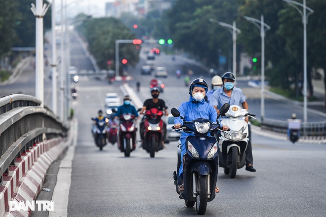 Đề xuất tăng mức phạt gấp 10 lần người đi xe máy không biển số, che biển - 2