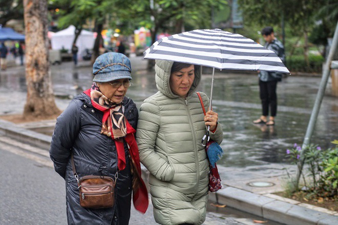 Bắc Bộ đón gió mùa Đông Bắc, Hà Nội mưa rét - 1