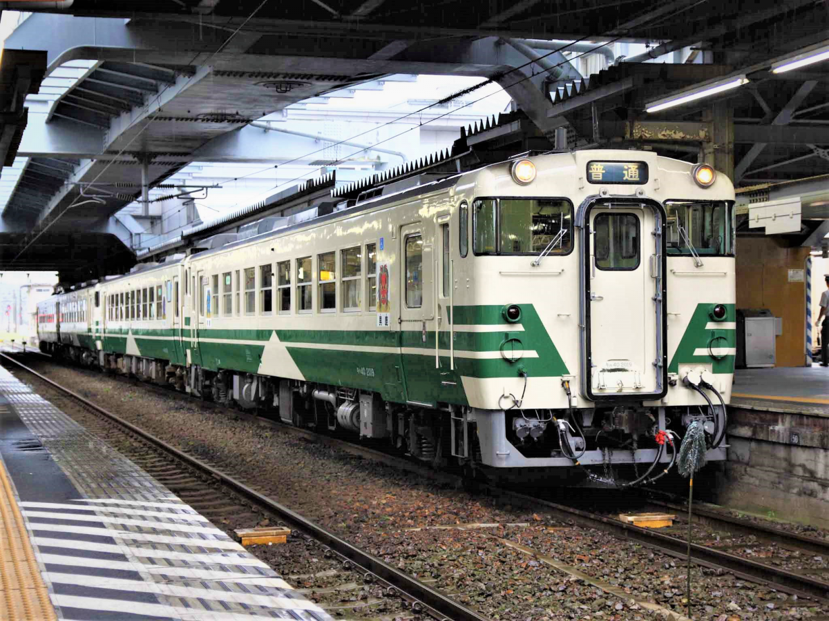 Tổng công ty Đường sắt Việt Nam đề xuất Chính phủ cho phép nhập khẩu 37 toa tàu cũ của Nhật Bản được sản xuất từ năm 1979 - 1982, đã qua sử dụng do doanh nghiệp đường sắt Nhật Bản chuyển giao miễn phí.