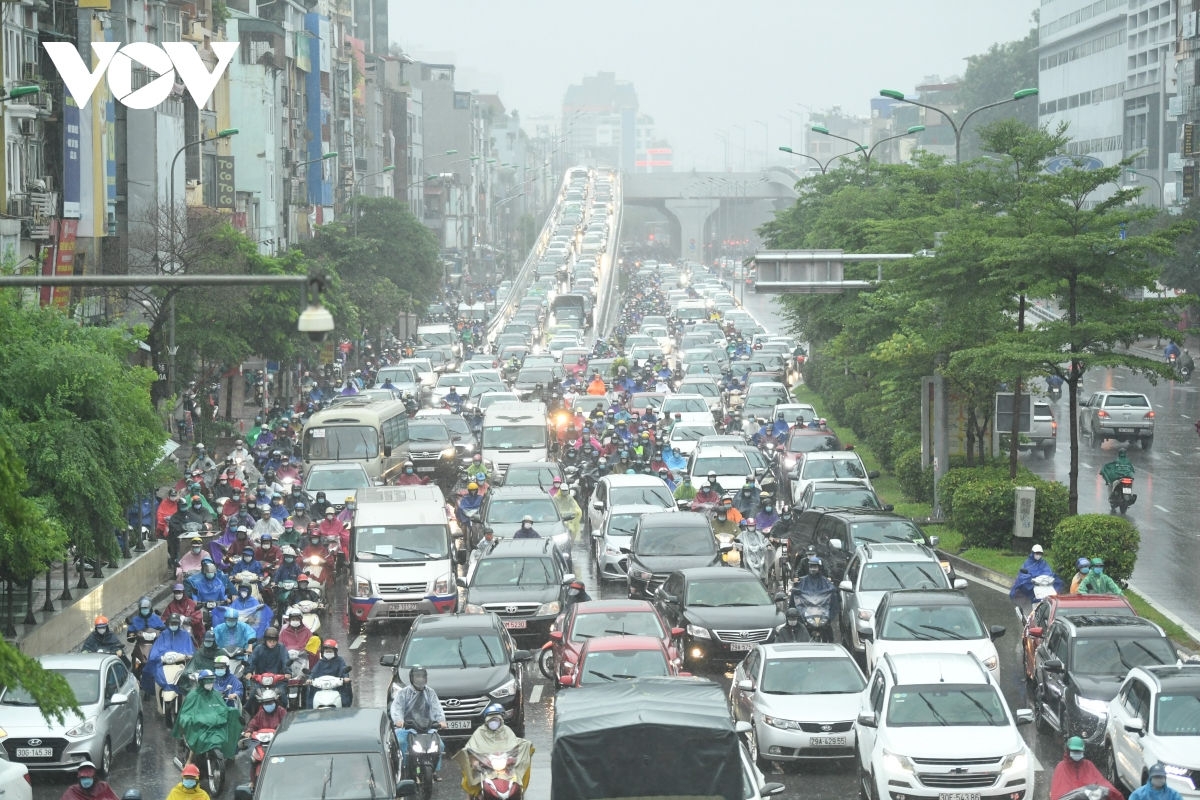Theo các chuyên gia giao thông, việc cấm xe máy phụ thuộc năng lực giao thông công cộng của TP Hà Nội.