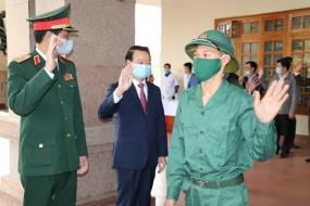 Đồng chí Đỗ Đức Duy – Bí thư Tỉnh ủy dự lễ giao, nhận quân  tại huyện Văn Yên