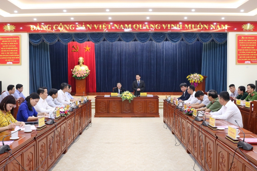 Đồng chí Nguyễn Đức Hải - Ủy viên Ban chấp hành TW Đảng – Phó Chủ tịch Quốc hội kiểm tra công tác bầu cử tại Yên Bái