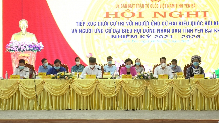 Chủ tịch UBND tỉnh Trần Huy Tuấn tiếp xúc cử tri, vận động bầu cử tại huyện Văn Yên