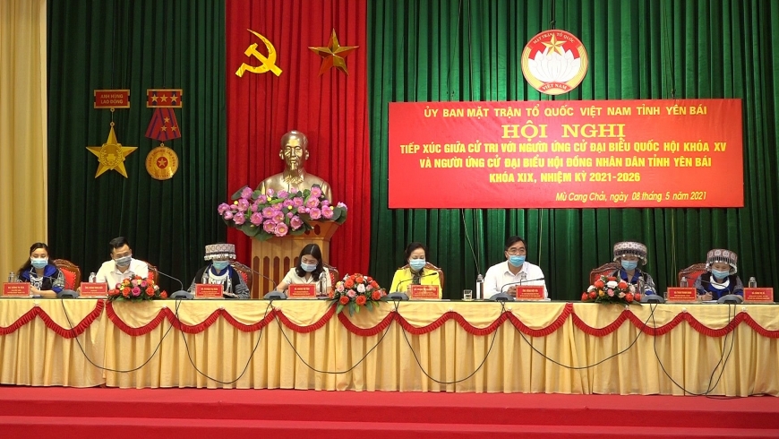 Bộ trưởng Bộ Nội vụ Phạm Thị Thanh Trà tiếp xúc cử tri huyện Mù Cang Chải
