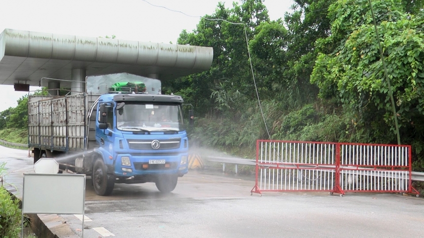 Khẩn trương lấy mẫu xét nghiệm các trường hợp trở về từ địa phương có dịch ngay tại nút giao IC12 đường cao tốc Nội Bài - Lào Cai