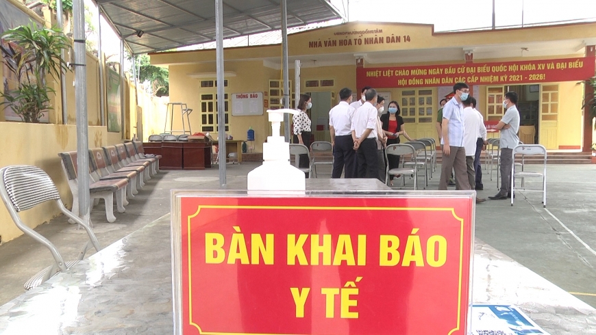 Phó Chủ tịch Thường trực UBND tỉnh Nguyễn Thế Phước kiểm tra công tác chuẩn bị bầu cử tại thành phố Yên Bái