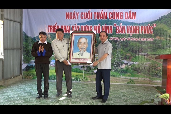 Đ/C Tạ Văn Long tham gia “Ngày cuối tuần cùng dân” và dự ra mắt mô hình “Bản hạnh phúc” tại huyện MCC