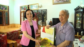 Bí thư Tỉnh ủy Phạm Thị Thanh Trà thăm, tặng quà các đồng chí nguyên là lãnh đạo tỉnh qua các thời kỳ