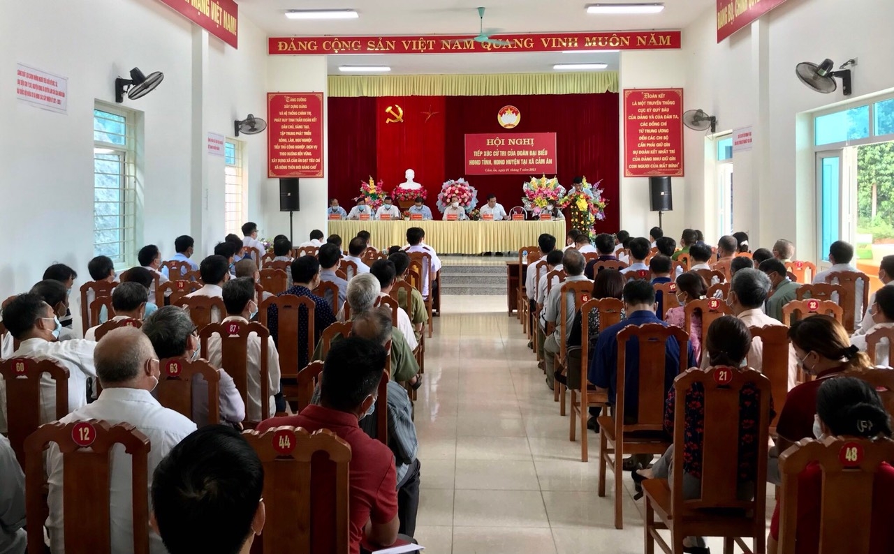 Phó Bí thư Thường trực Tỉnh ủy, Chủ tịch HĐND tỉnh Tạ Văn Long tiếp xúc cử tri tại xã Cảm Ân, huyện Yên Bình