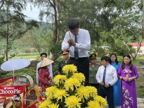 Chủ tịch UBND tỉnh Trần Huy Tuấn viếng nghĩa trang Hàng Dương – Côn Đảo