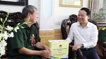 Đồng chí Đỗ Đức Duy - Bí thư Tỉnh ủy thăm, tặng quà người có công, thân nhân liệt sỹ tại thành phố Yên Bái
