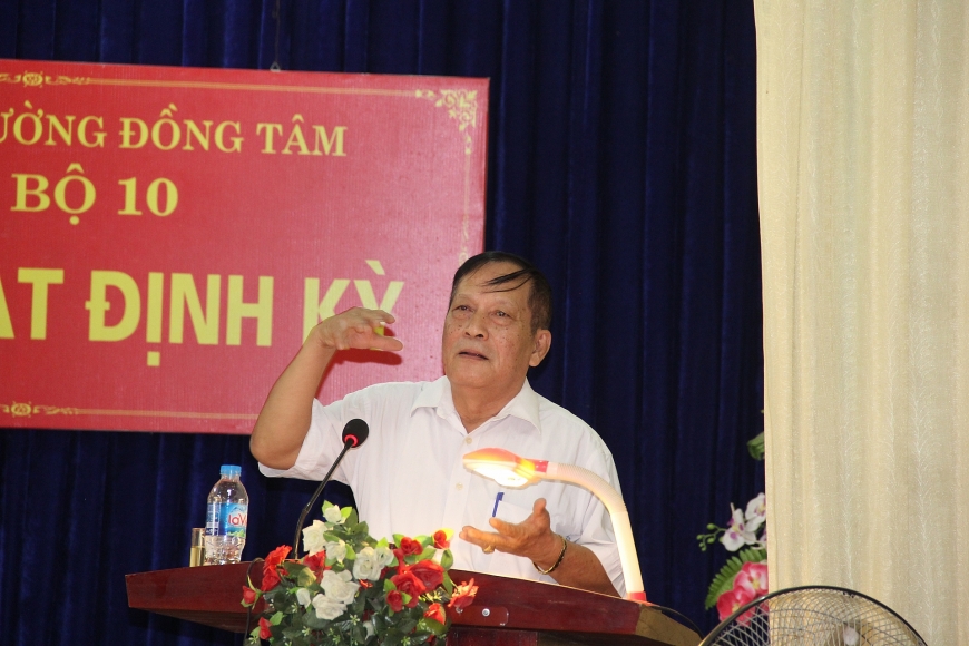 Chủ tịch UBND tỉnh Trần Huy Tuấn dự sinh hoạt tại chi bộ tại tổ dân phố 10, phường Đồng Tâm