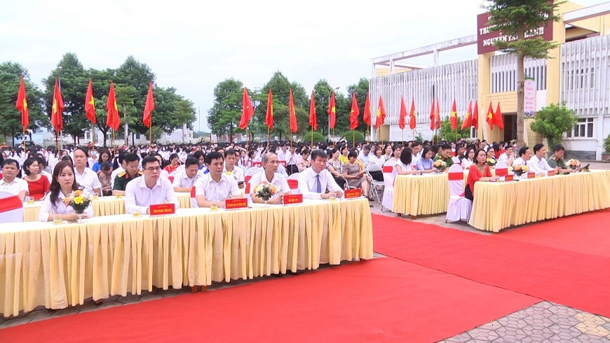 Chủ tịch UBND tỉnh Trần Huy Tuấn dự Lễ Khai giảng năm học mới tại trường THPT Chuyên Nguyễn Tất Thành