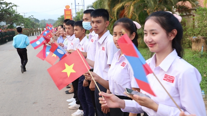 Lãnh đạo tỉnh Xay Nhạ Bu Ly (CHDCND Lào) đón tiếp đoàn đại biểu cấp cao tỉnh Yên Bái