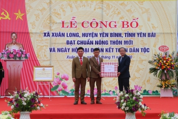 Phó Bí thư Thường trực Tỉnh ủy Tạ Văn Long dự Ngày hội Đại đoàn kết và đón nhận nông thôn mới tại xã Xuân Long