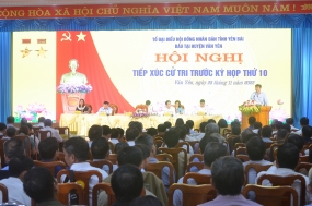 Chủ tịch UBND tỉnh Trần Huy Tuấn tiếp xúc cử tri  huyện Văn Yên